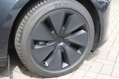 Car image 26