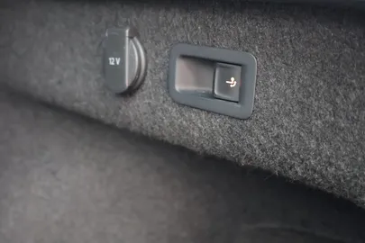 Car image 34