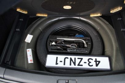 Car image 32