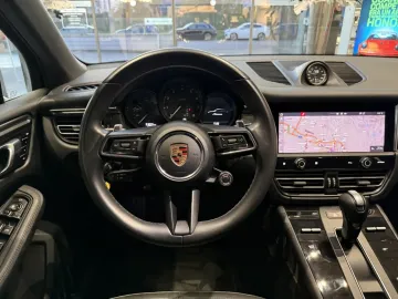 Car image 36