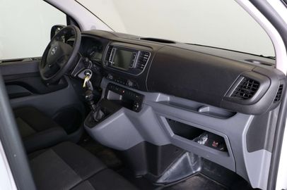 Car image 30