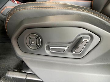 Car image 27