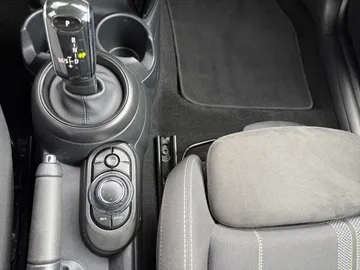 Car image 29