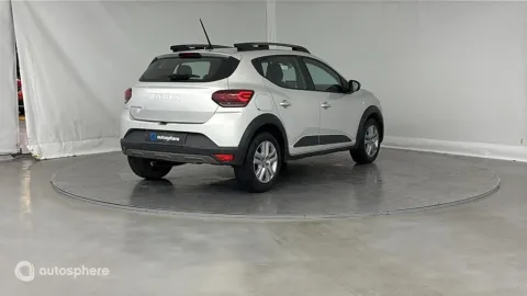 Car image 4