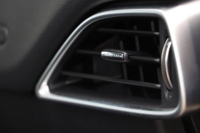Car image 28