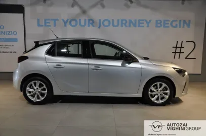 Car image 4