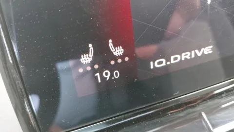 Car image 28