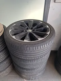 Car image 21