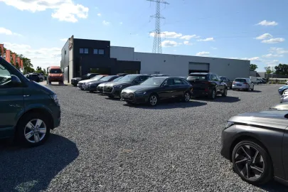Car image 20