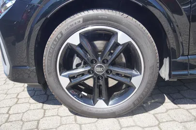 Car image 41