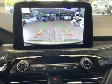 Car image 32