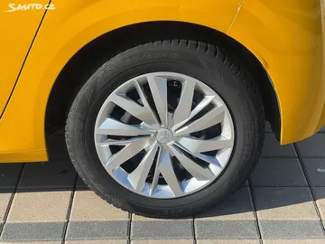 Car image 24