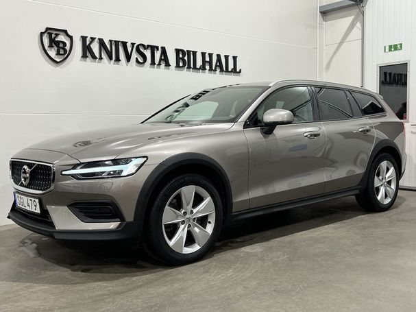 Volvo V60 Cross Country B4 AWD Momentum 146 kW image number 1