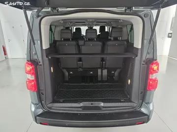 Car image 28