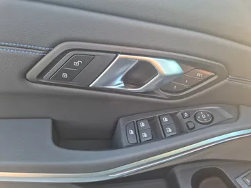 Car image 42