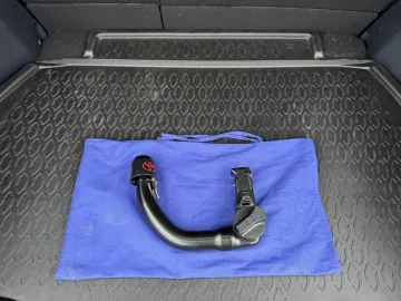 Car image 30