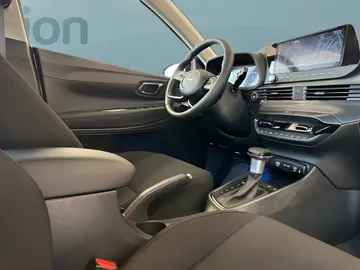 Car image 14