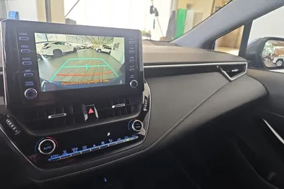 Car image 17