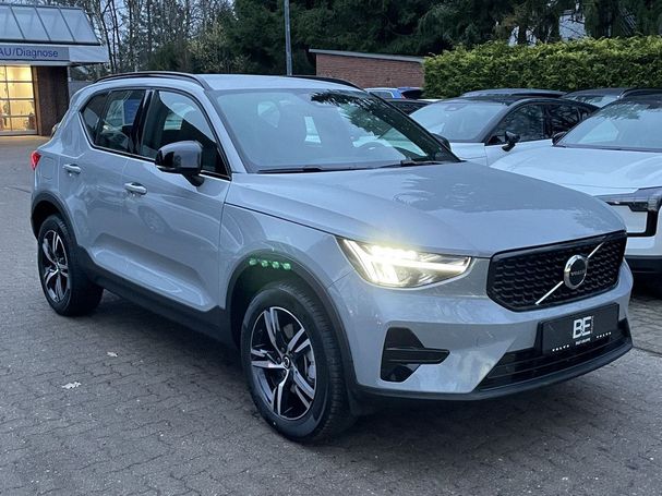 Volvo XC40 B4 Plus Dark 145 kW image number 2