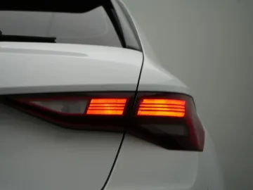 Car image 40