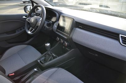 Car image 11