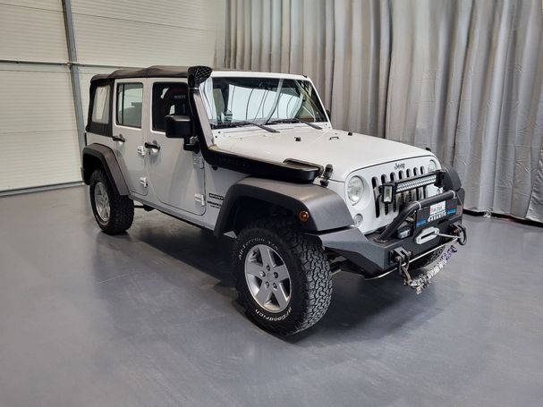 Jeep Wrangler Unlimited 2.8 CRD Sport 147 kW image number 3