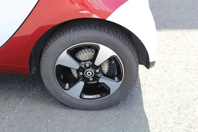 Car image 19
