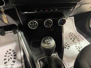 Car image 30