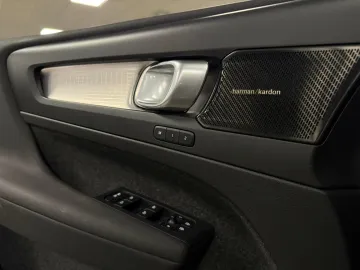 Car image 35