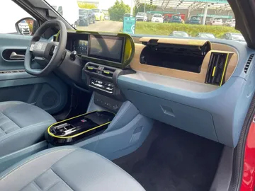 Car image 25