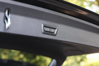Car image 36