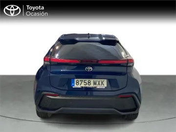 Car image 3