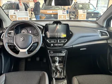 Car image 9