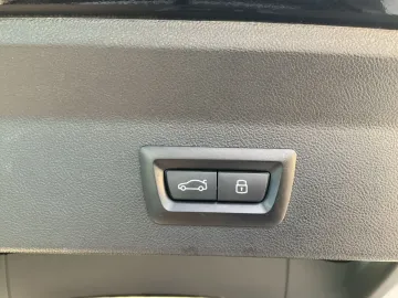 Car image 34