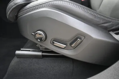 Car image 33