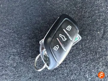 Car image 25