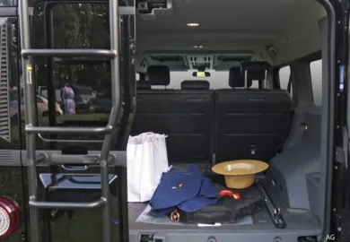 Car image 11