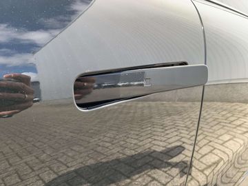 Car image 38