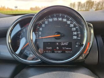 Car image 24
