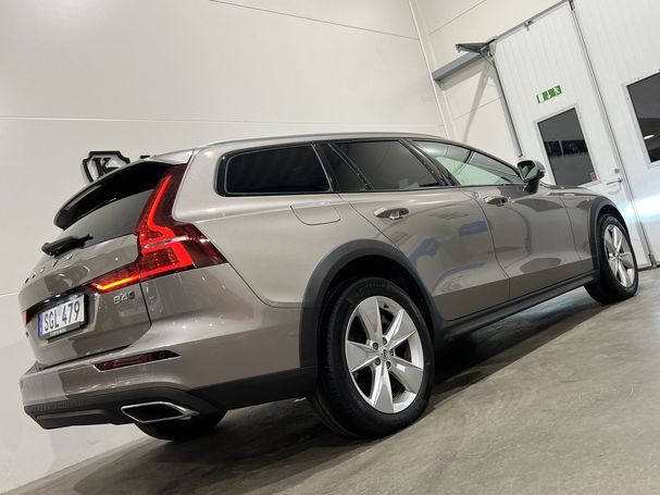 Volvo V60 Cross Country B4 AWD Momentum 146 kW image number 21