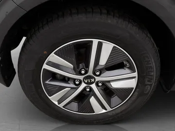 Car image 27