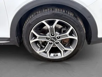 Car image 33