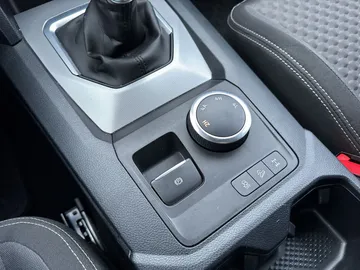 Car image 29