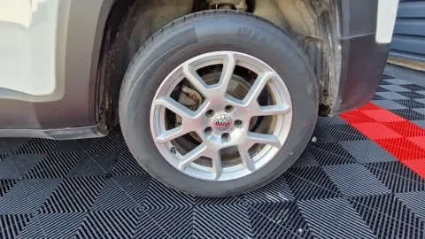 Car image 25