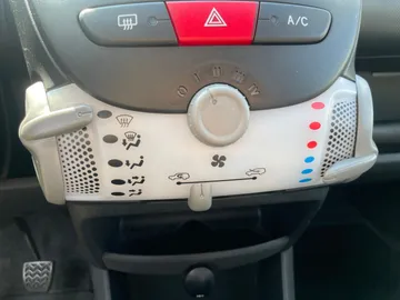 Car image 24