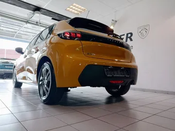 Car image 15