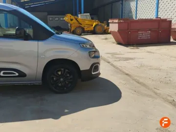 Car image 21
