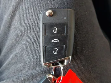 Car image 27