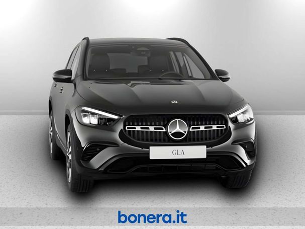 Mercedes-Benz GLA 180 100 kW image number 1