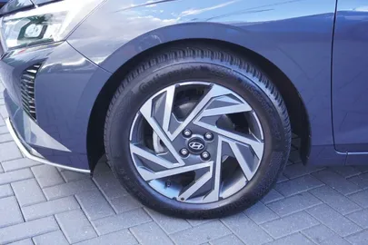 Car image 30